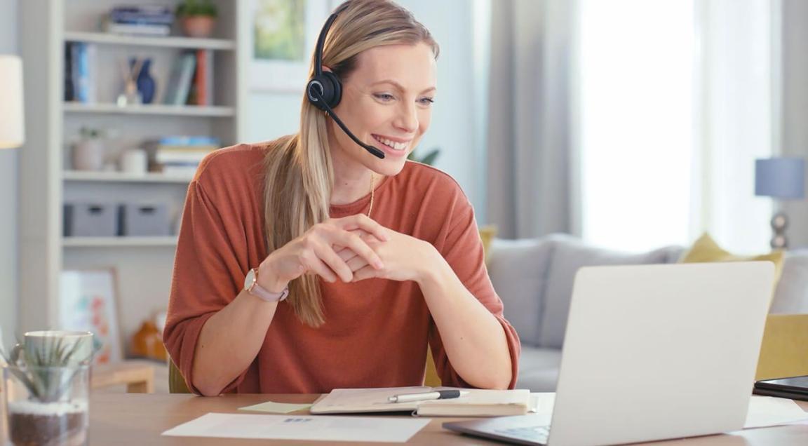 Digitales Dashboard zeigt optimierte Geschäftsprozesse und Automatisierungsmetriken